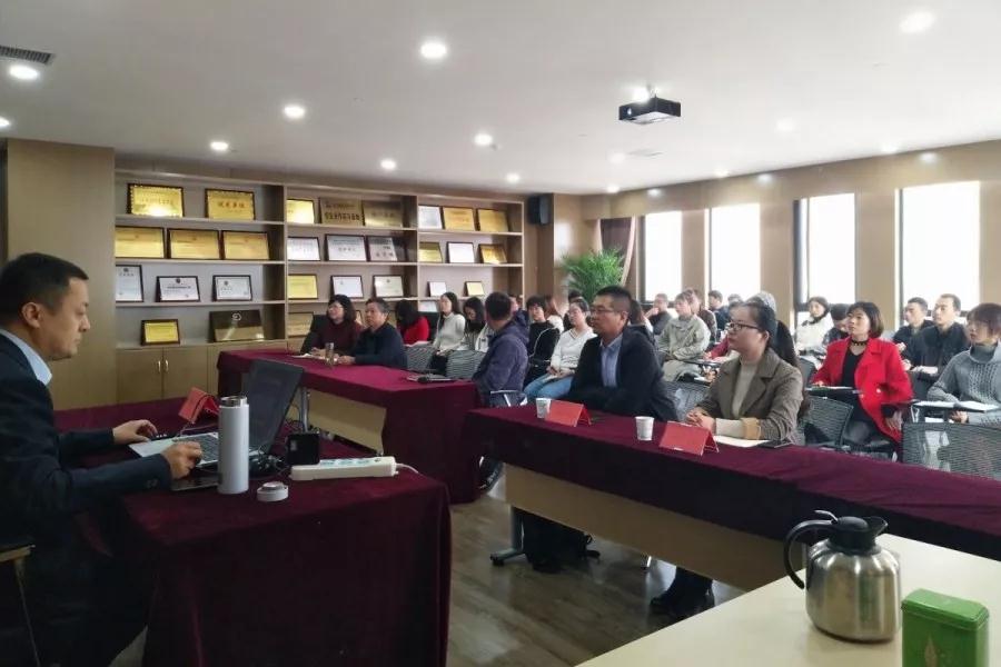 学无止境|开云网页版页面登录_开云(中国)
举办法律知识专题培训